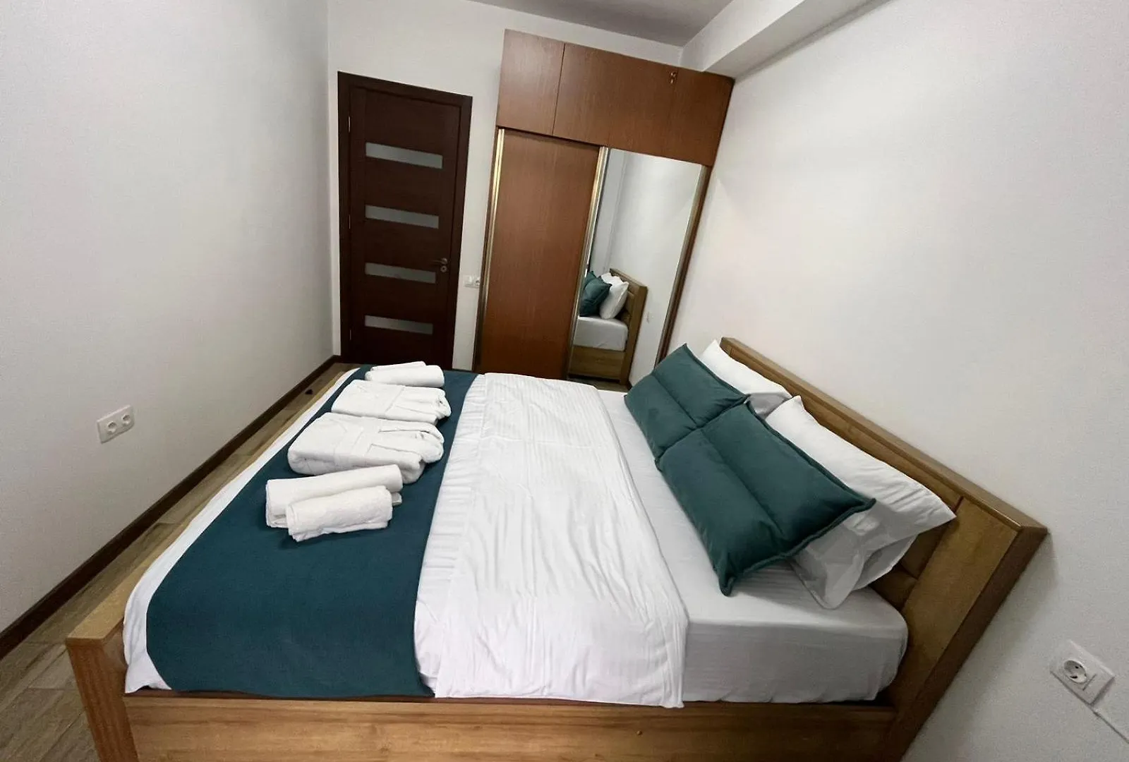 Deluxe One-Bedroom Apartment Near Metro & Tbilisi Sea 0*,  Georgien