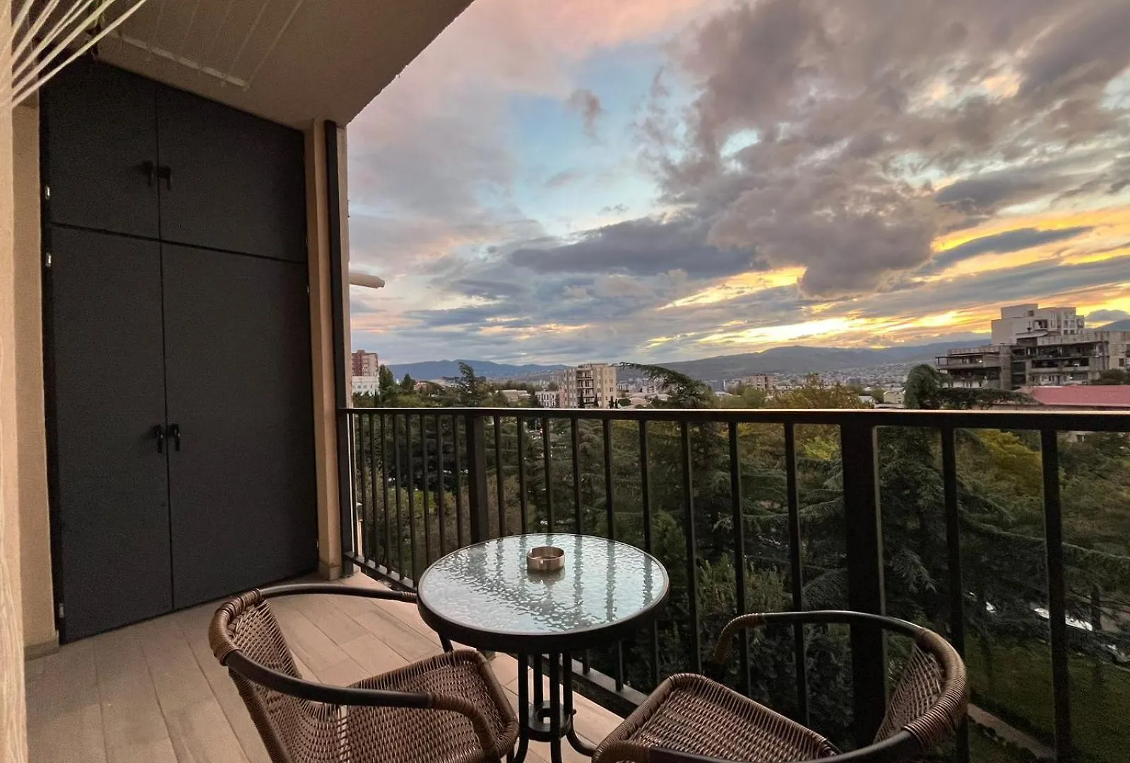 Deluxe One-Bedroom Apartment Near Metro & Tbilisi Sea