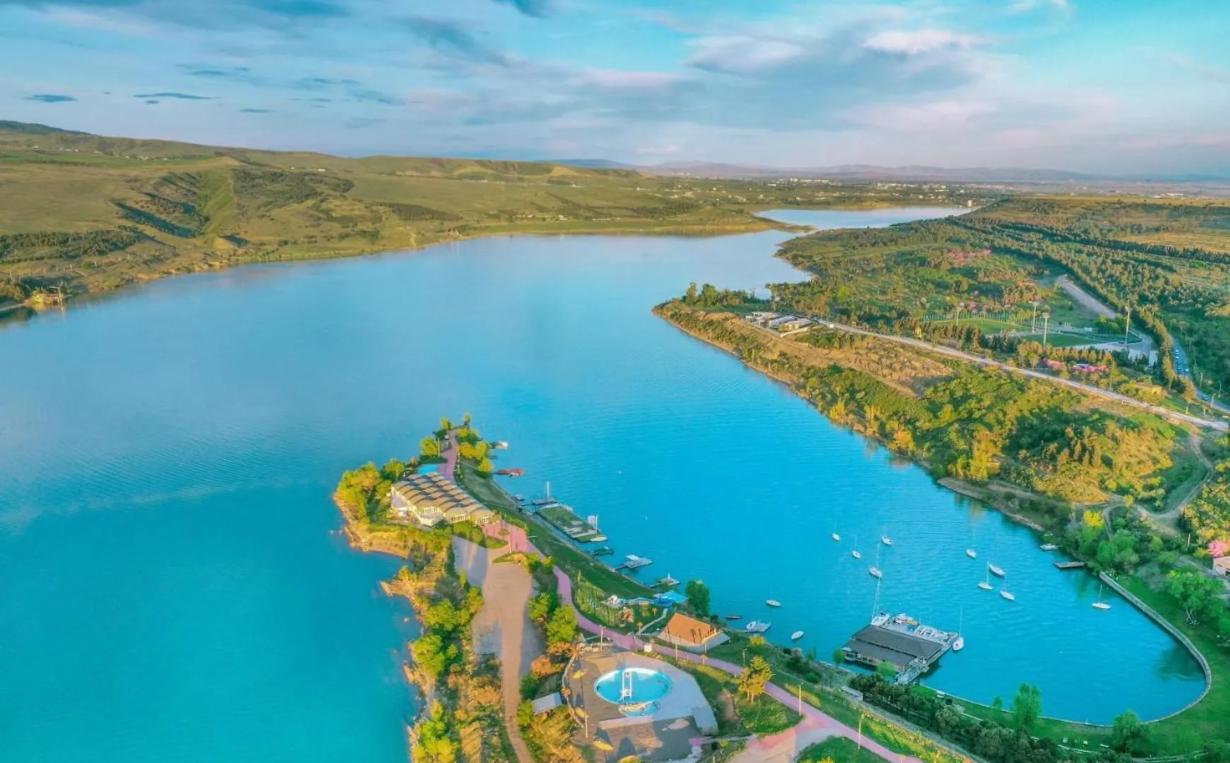 Deluxe One-Bedroom Apartment Near Metro & Tbilisi Sea
