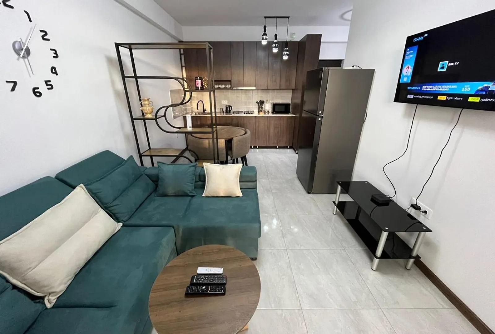 Deluxe One-Bedroom Apartment Near Metro & Tbilisi Sea